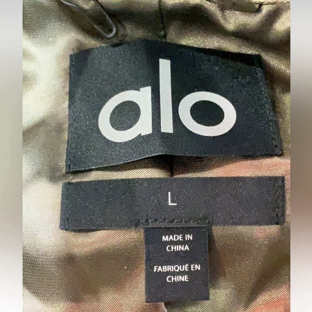 Alo Yoga Formation Trench Coat Olive Tree - Picture 4 of 4